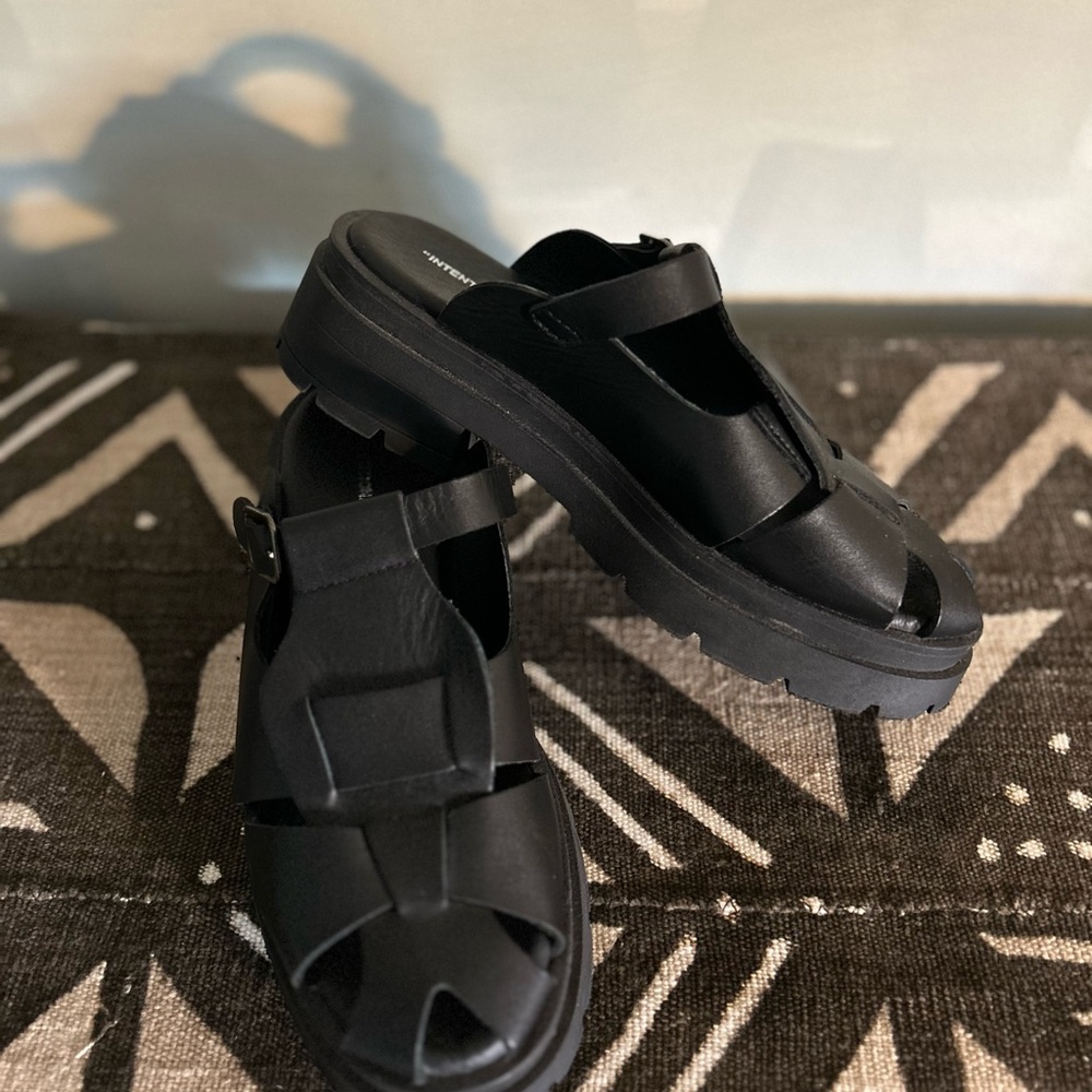 Intentionally Blank Kurt black leather chunky mule sandal 37